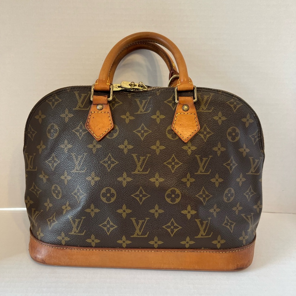 Louis Vuitton Monogram Alma - Picture 2 of 16